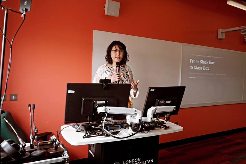 Dr. Nilgün Şengöz delivering the keynote lecture 